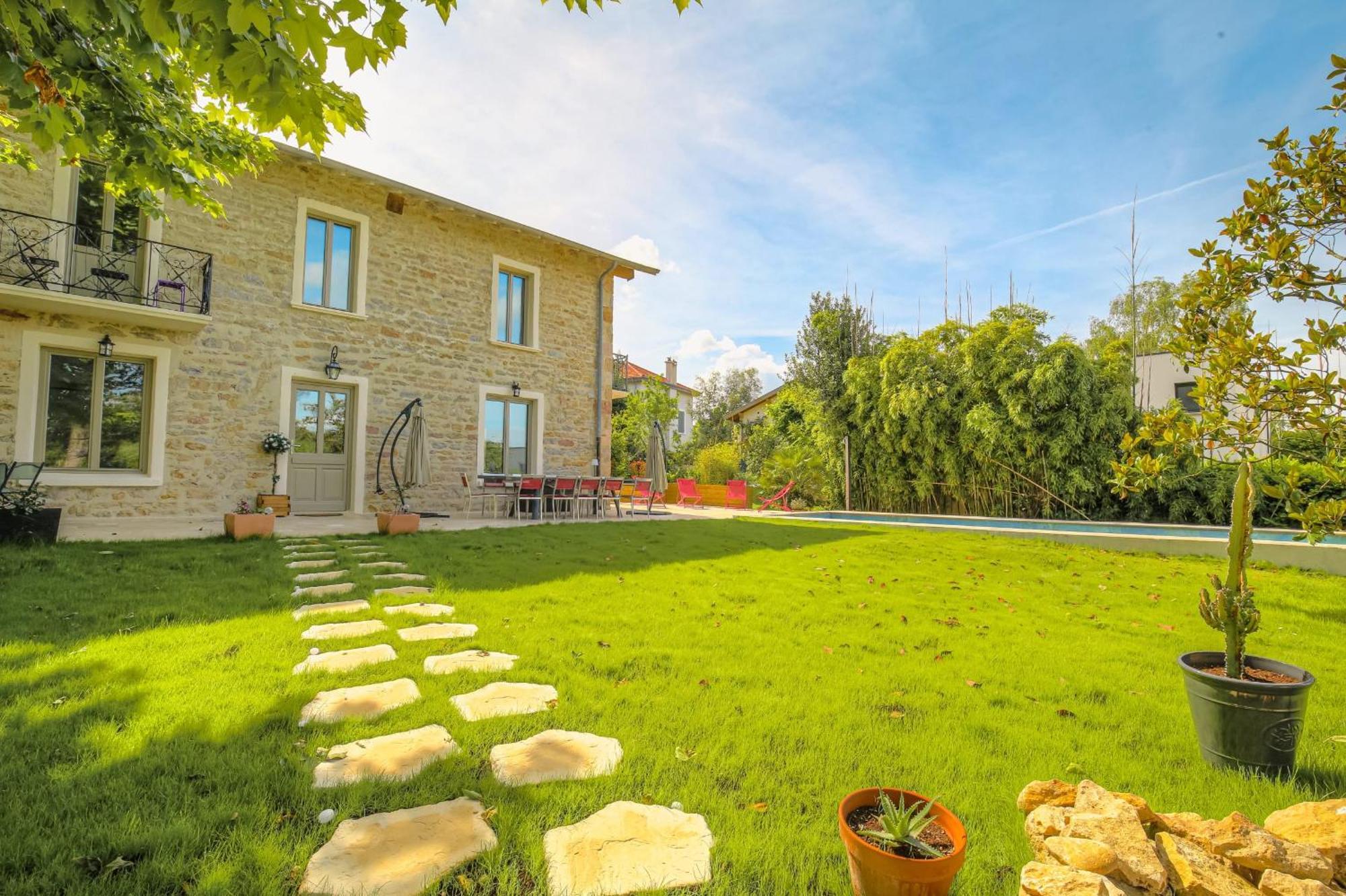 Villa Charmante Maison Avec Piscine Proche Lyon Dardilly Exterior foto